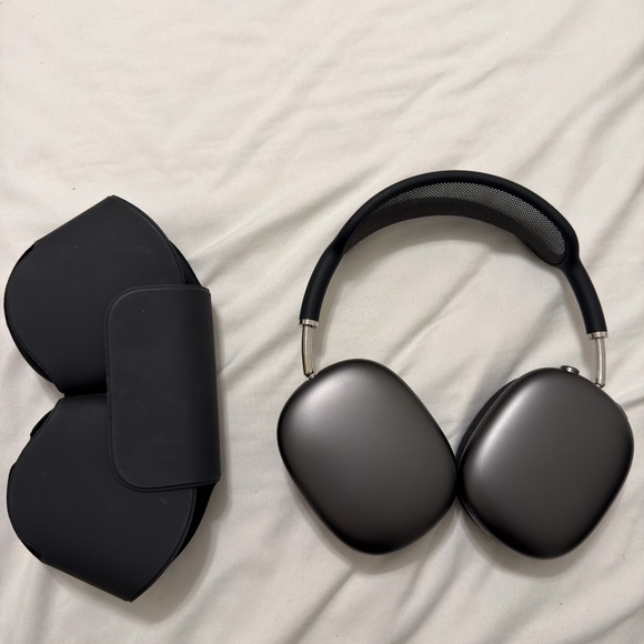 Apple Other - Apple Airpod Maxes First Gen Black